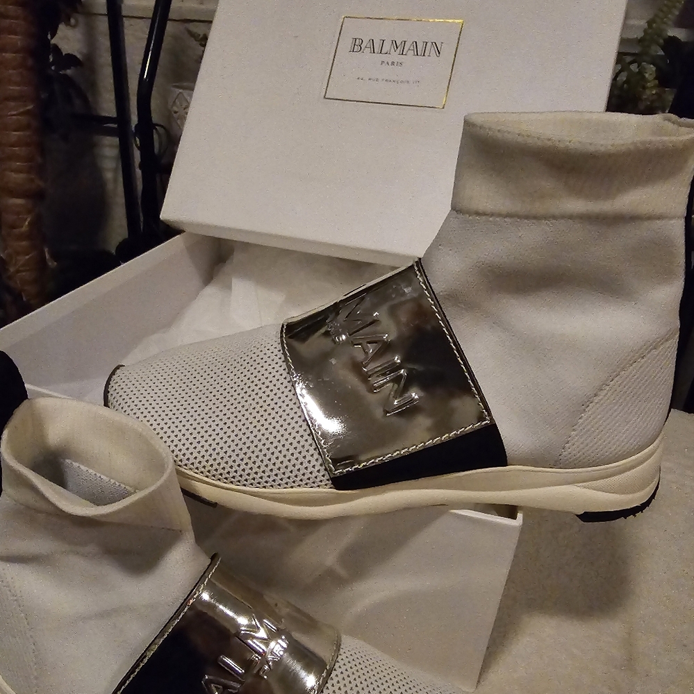 Balmain - Picture 3 of 5